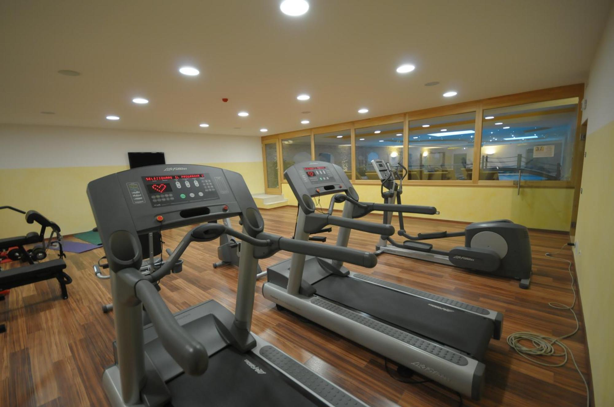 Sporting Hotel Пасо дел Тонале Екстериор снимка