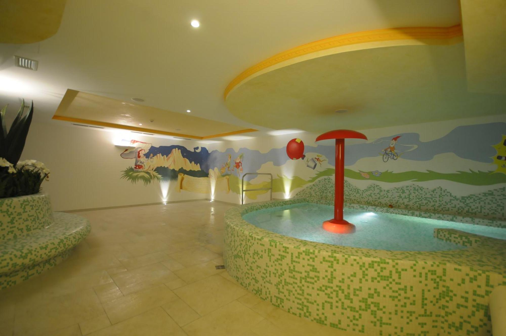 Sporting Hotel Пасо дел Тонале Екстериор снимка