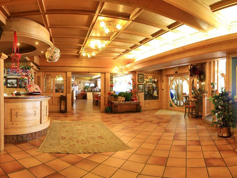 Sporting Hotel Пасо дел Тонале Екстериор снимка