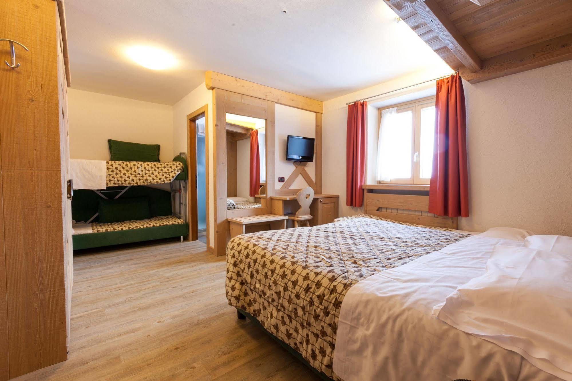 Sporting Hotel Пасо дел Тонале Екстериор снимка