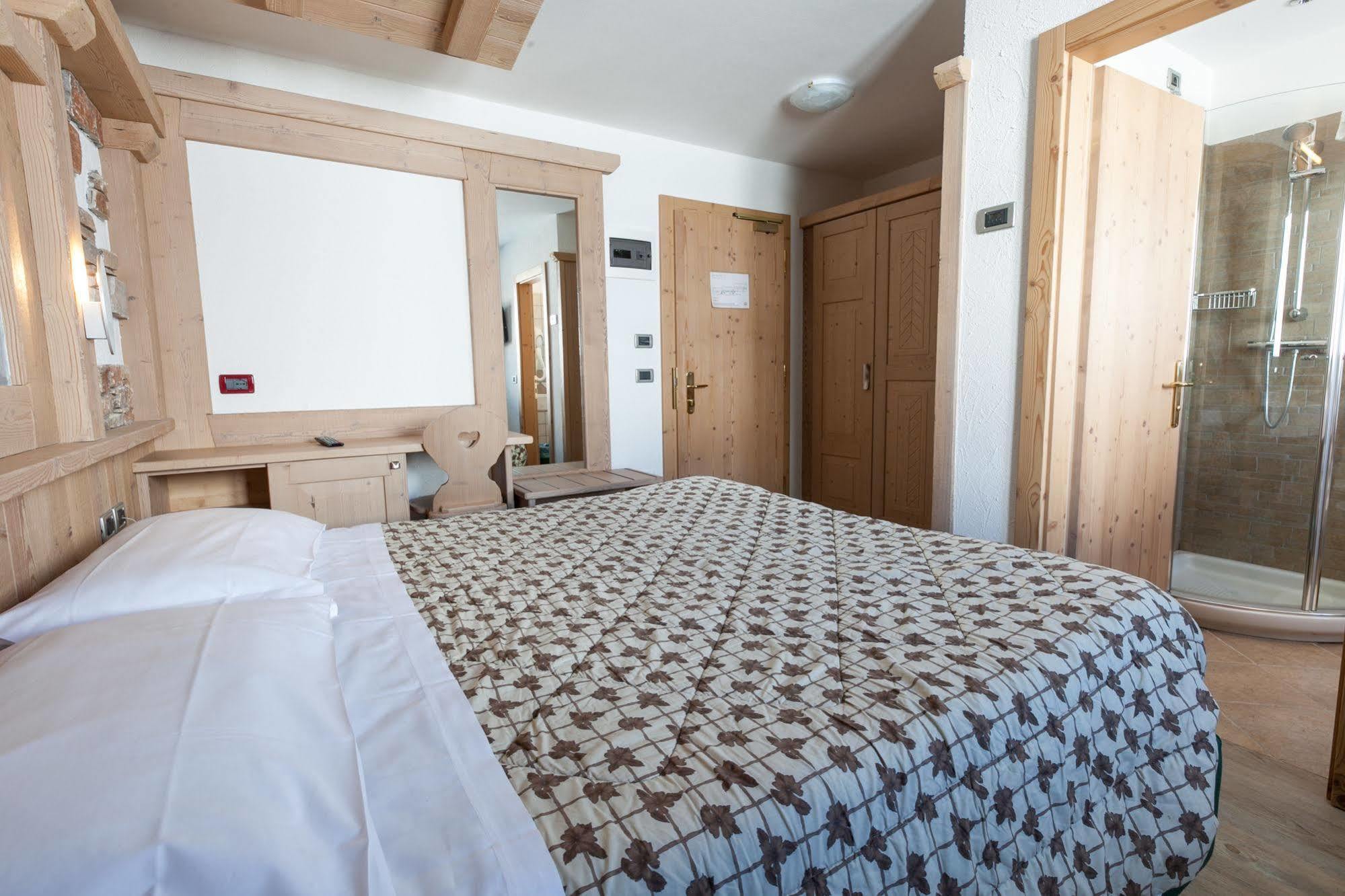 Sporting Hotel Пасо дел Тонале Екстериор снимка